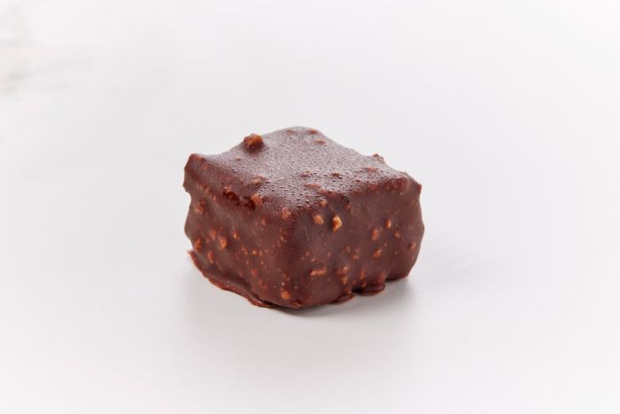 Chokolade/valnødde kage 3x3cm (EU organic)
